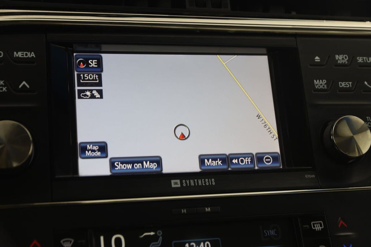 Used 2014 Toyota Avalon Limited w/ Technology Package FWD image 9