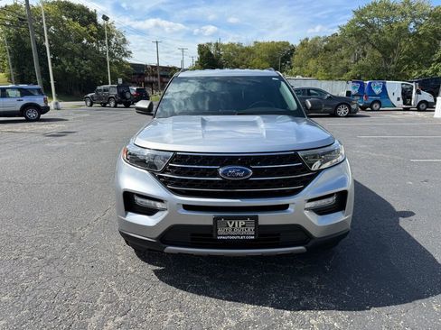 Used 2020 Ford Explorer XLT w/ Equipment Group 202A image 2