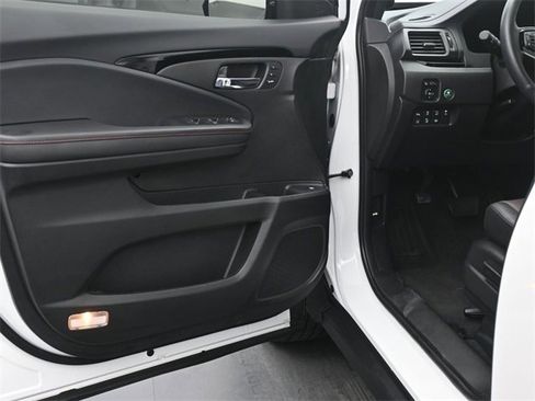 Used 2025 Honda Ridgeline Black Edition image 16