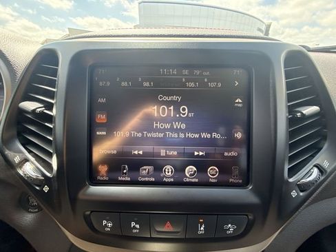 Used 2014 Jeep Cherokee Trailhawk w/ Technology Group AWD/4WD image 16