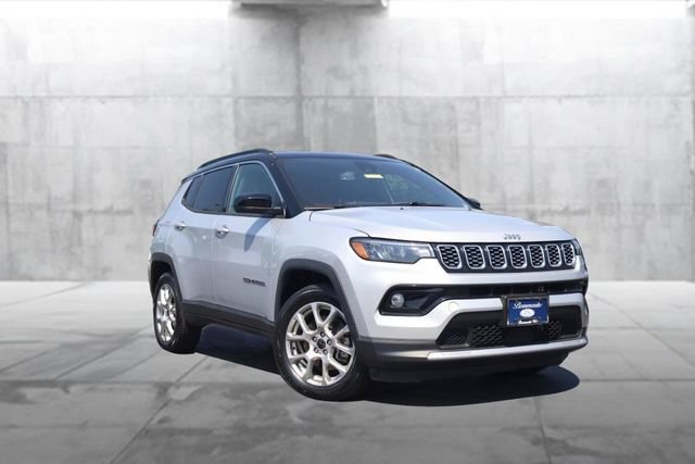 Used 2025 Jeep Compass Limited AWD/4WD image 2