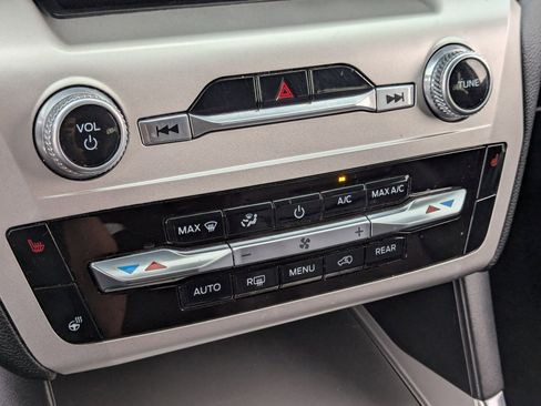 Used 2022 Ford Explorer XLT w/ Equipment Group 202A image 21