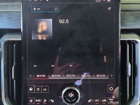 Used 2025 GMC Acadia Elevation w/ Elevation Premium Package AWD/4WD image 43