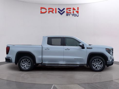 Used 2022 GMC Sierra 1500 SLT w/ SLT Convenience Package image 7