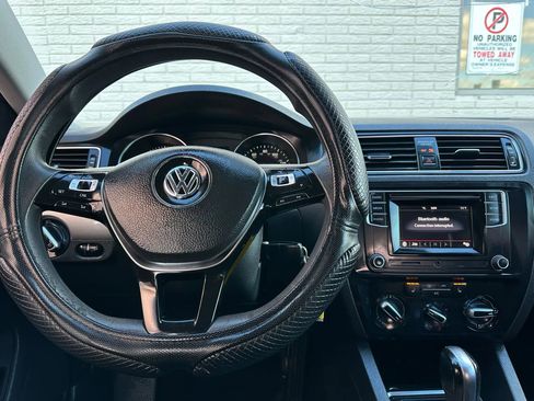 Used 2018 Volkswagen Jetta Wolfsburg Edition image 22