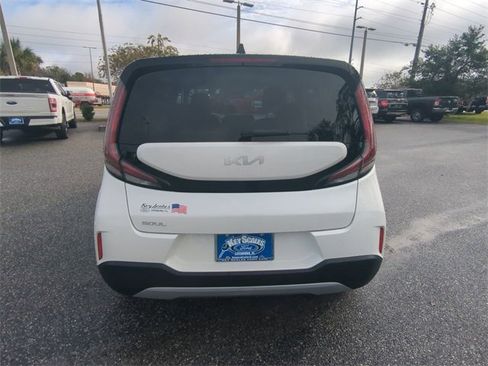 Used 2023 Kia Soul LX w/ LX Technology Package image 6