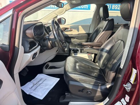 Used 2018 Chrysler Pacifica Touring-L FWD image 22