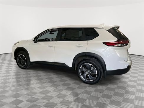 Used 2025 Nissan Rogue SV image 5