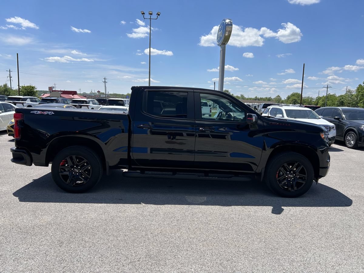 Used 2025 Chevrolet Silverado 1500 RST w/ Redline Edition AWD/4WD image 4
