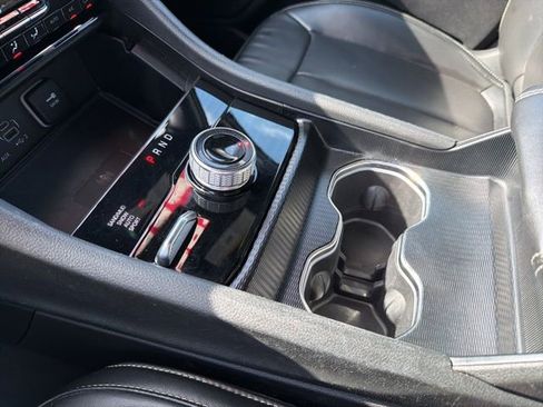 Used 2024 Jeep Grand Cherokee L Limited w/ Luxury Tech Group II image 19