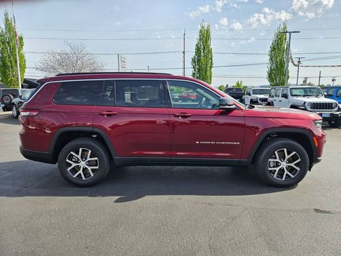 New 2025 Jeep Grand Cherokee L Limited w/ Trailer Tow Package AWD/4WD image 7