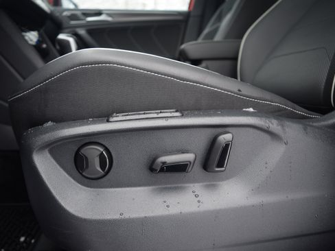 Used 2024 Volkswagen Tiguan SEL R-Line image 20