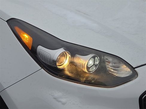 Used 2018 Kia Sportage LX image 9