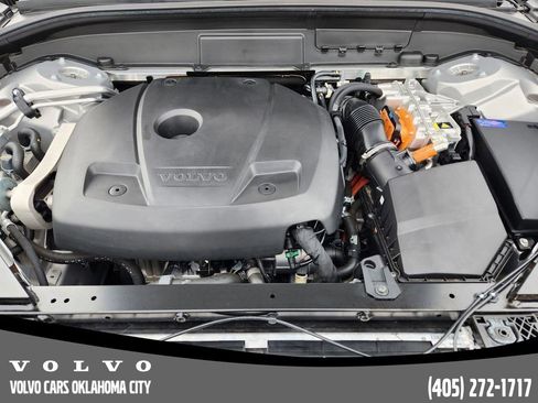 Certified 2025 Volvo XC60 T8 Plus w/ Protection Package Premier image 30