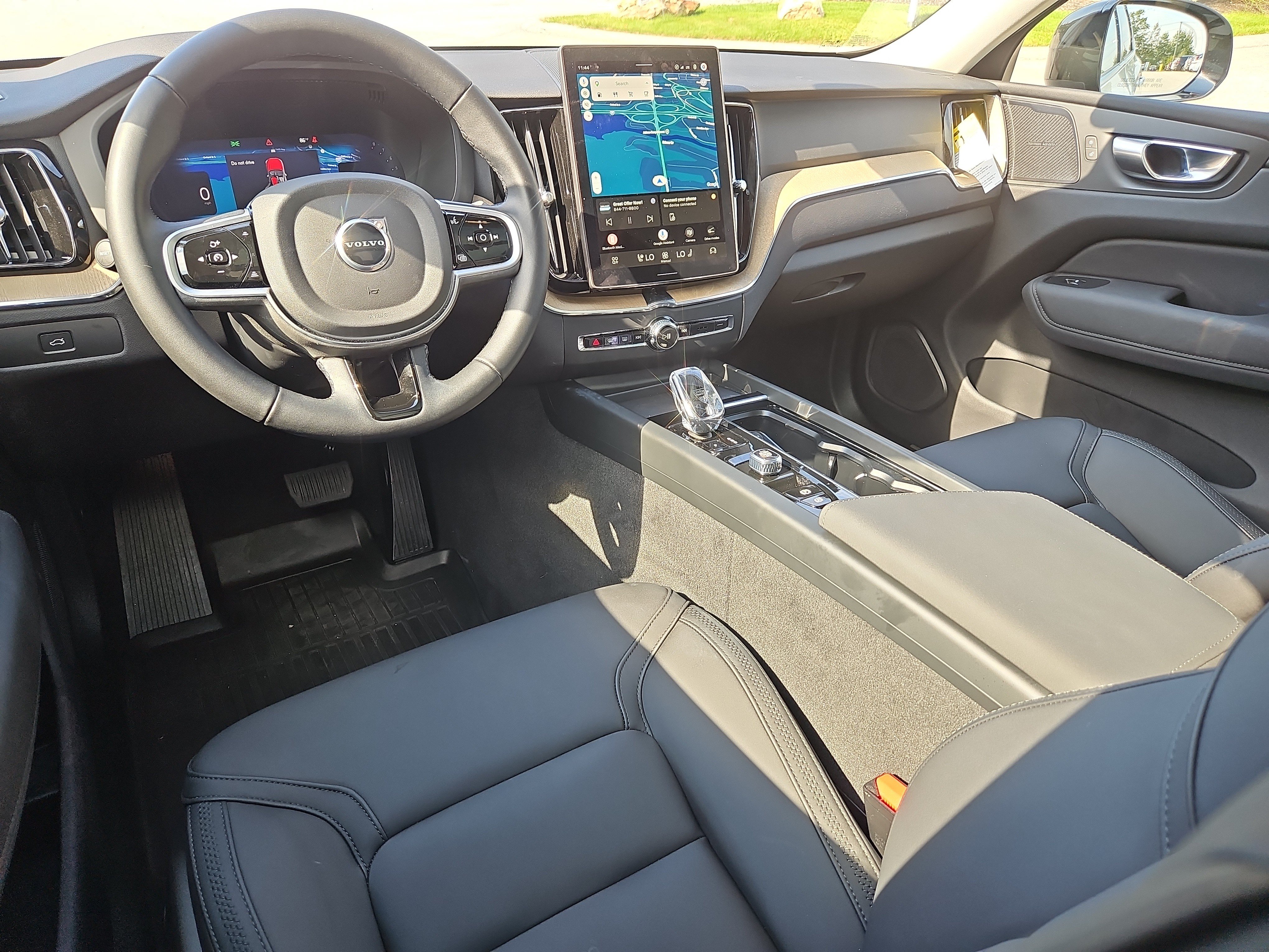 Used 2026 Volvo XC60 B5 Plus w/ Protection Package Premier AWD/4WD image 3