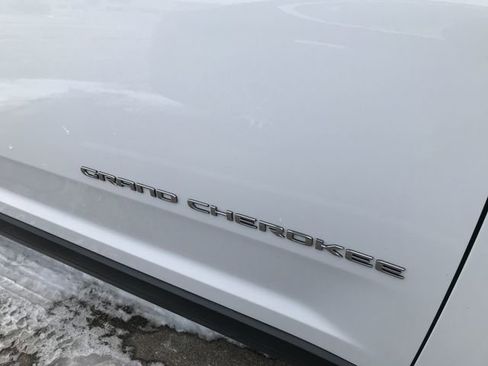 Used 2023 Jeep Grand Cherokee Limited image 9