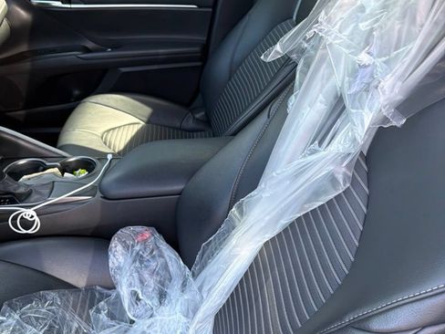 Used 2021 Toyota Camry SE FWD image 11