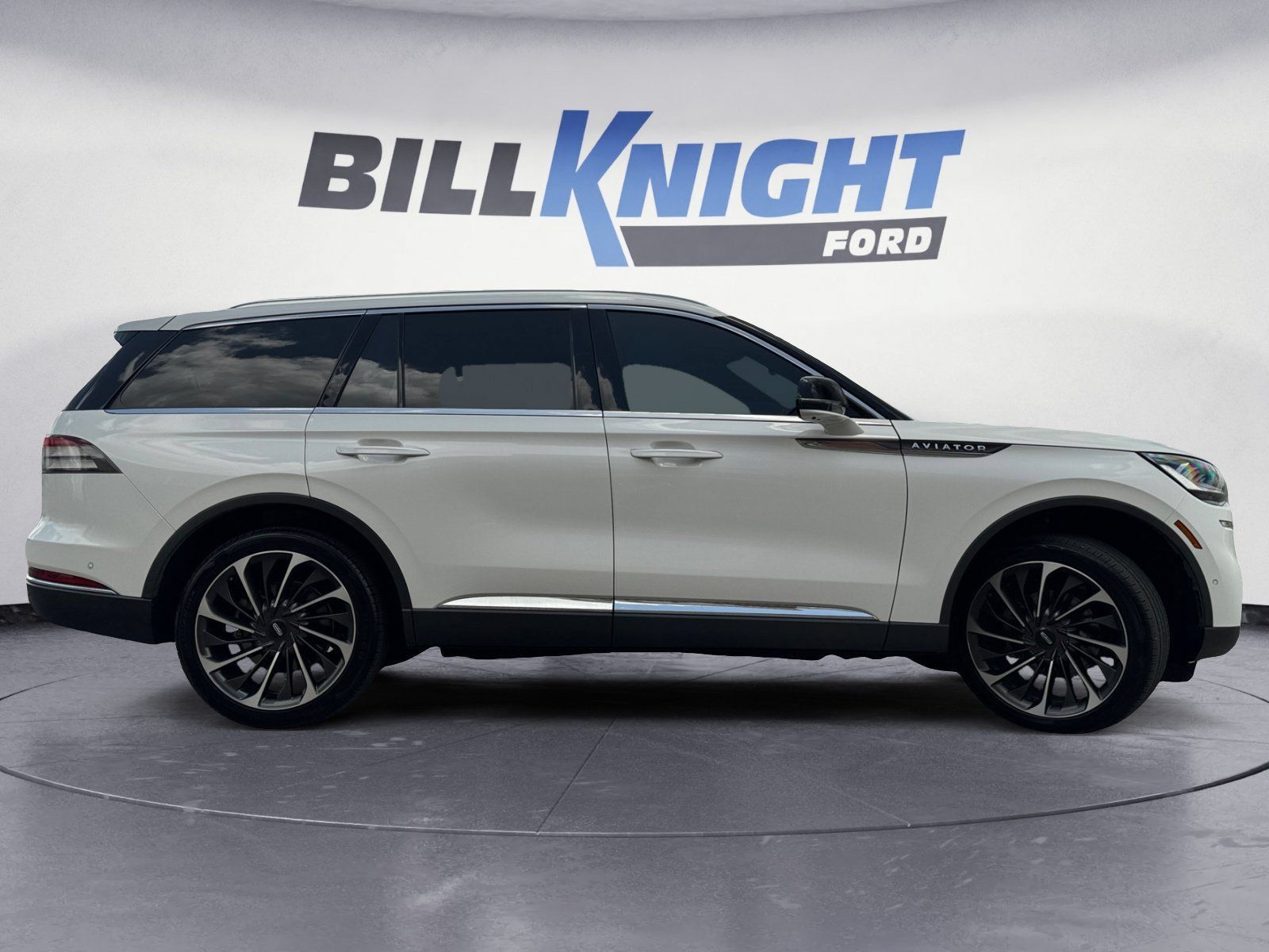 Used 2023 Lincoln Aviator Reserve w/ Equipment Group 201A AWD/4WD image 6