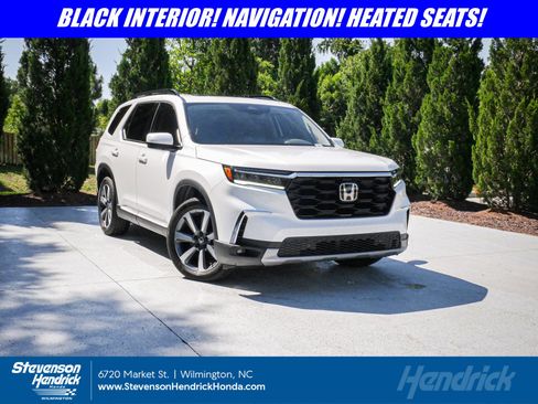 Used 2023 Honda Pilot Touring image 1