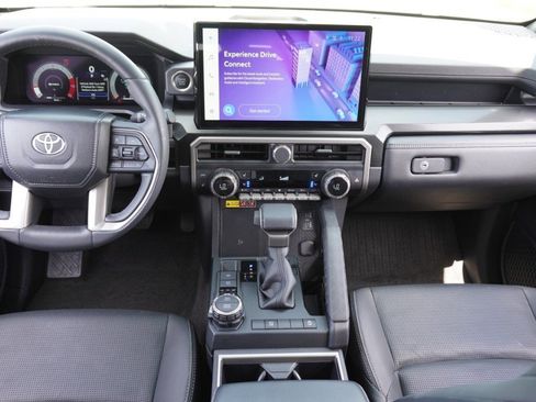 Used 2025 Toyota 4Runner Limited AWD/4WD image 29