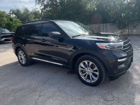 Used 2021 Ford Explorer XLT w/ Equipment Group 202A RWD image 2