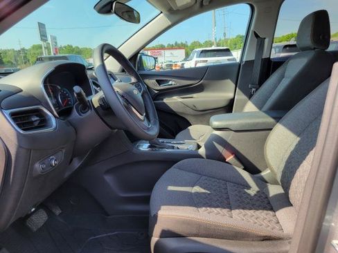 Used 2024 Chevrolet Equinox LT w/ LPO, Floor Liner Package FWD image 8