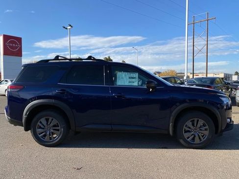 New 2025 Nissan Pathfinder SV image 7