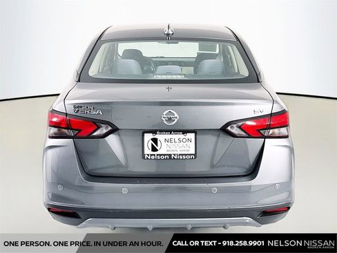 Used 2020 Nissan Versa SV image 6