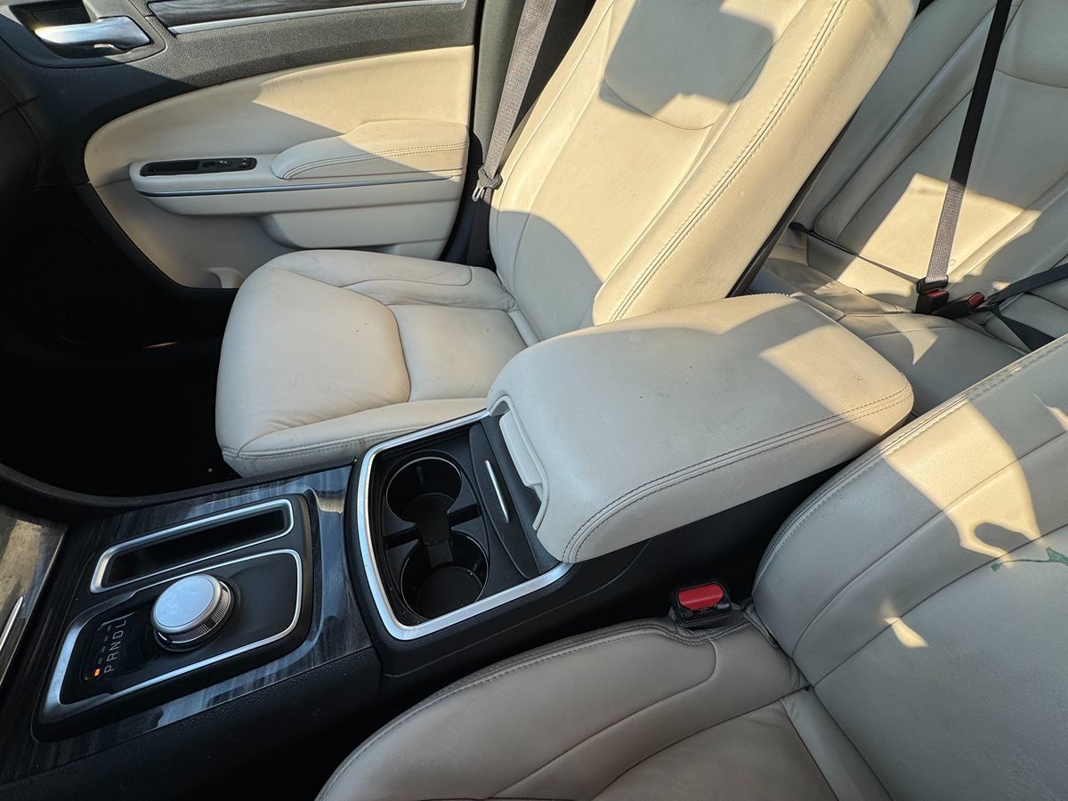 Used 2022 Chrysler 300 Touring L AWD/4WD image 21