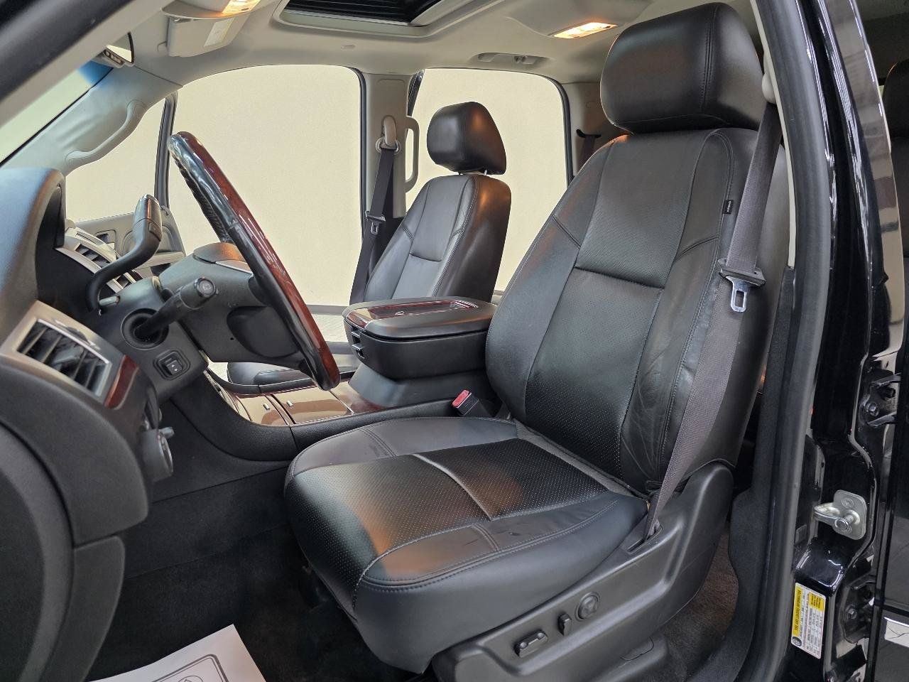 Used 2012 Cadillac Escalade Luxury RWD image 17