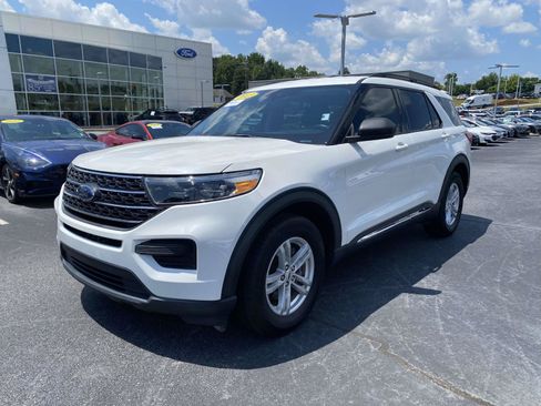 Certified 2023 Ford Explorer XLT RWD image 3