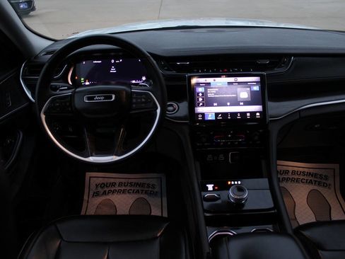 Used 2023 Jeep Grand Cherokee L Limited image 11