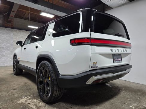 Used 2023 Rivian R1S Launch Edition image 40