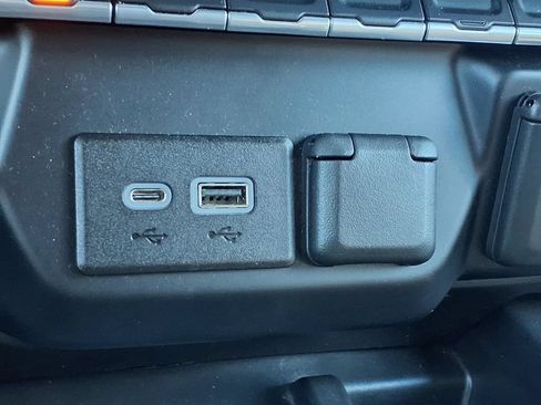 Used 2020 Chevrolet Silverado 1500 High Country w/ Technology Package RWD image 7