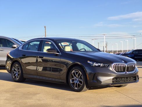 Certified 2024 BMW i5 eDrive40i w/ M Sport Package image 3