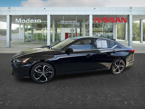 Certified 2023 Nissan Altima 2.5 SR FWD image 2