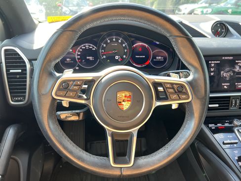 Used 2021 Porsche Cayenne AWD/4WD image 18