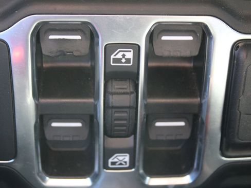 Used 2022 Jeep Wrangler Unlimited Sahara w/ Cold Weather Group image 37