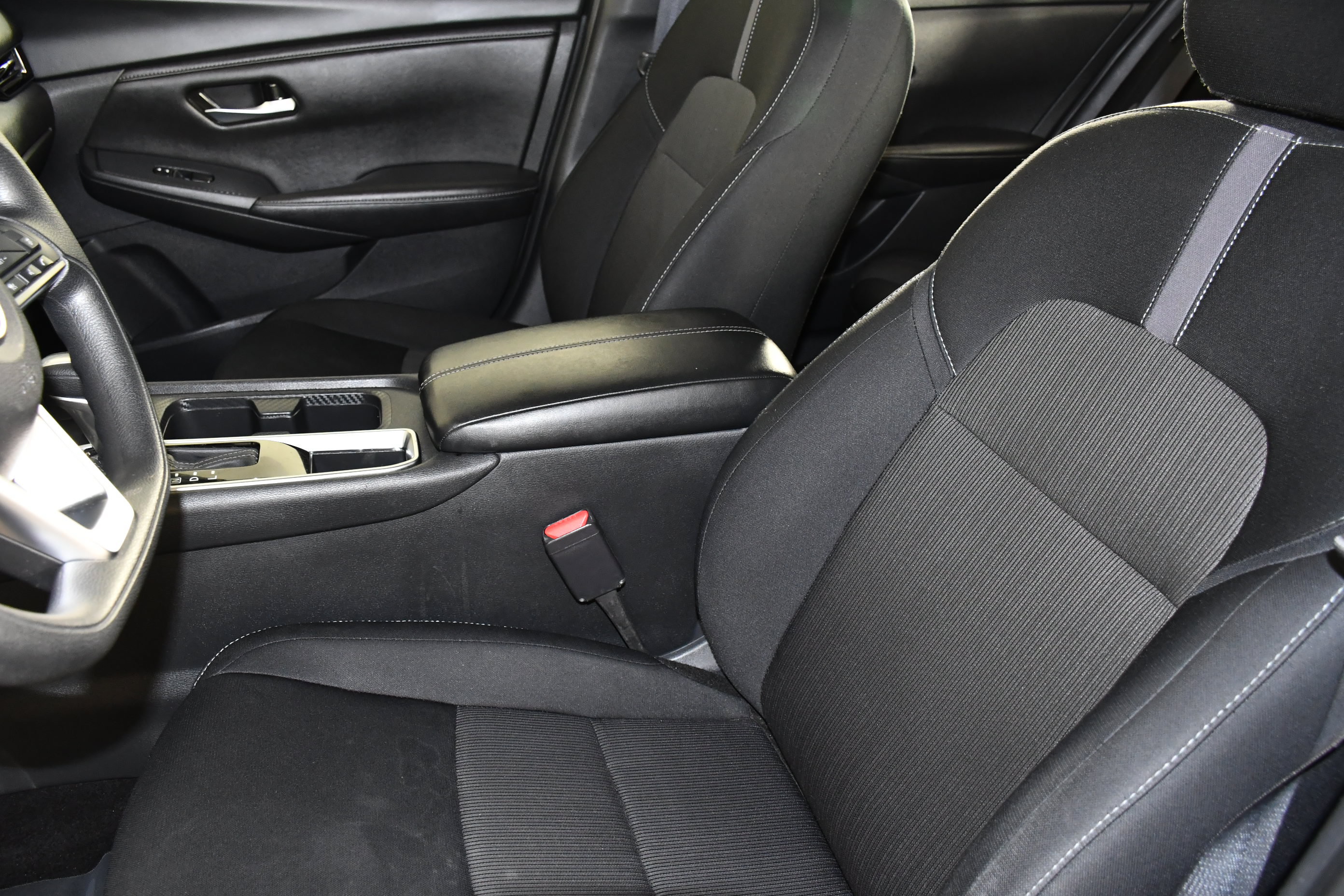 Used 2024 Nissan Sentra SV FWD image 35