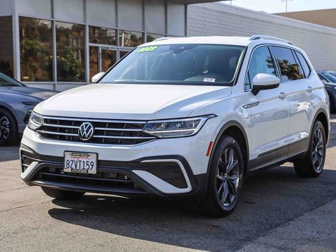Used 2022 Volkswagen Tiguan SE FWD image 3