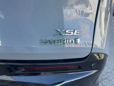 Used 2024 Toyota Sienna XSE w/ XSE Plus Package image 11