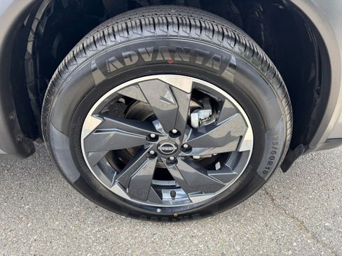 Used 2025 Nissan Rogue SV FWD image 32