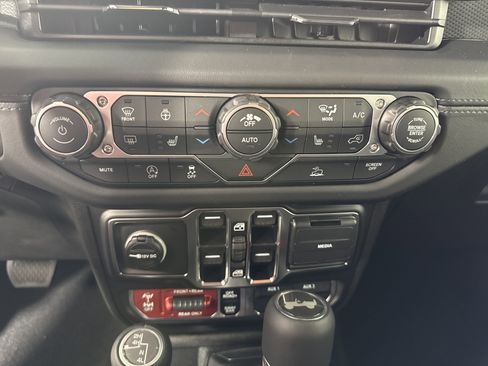 New 2026 Jeep Wrangler Unlimited Rubicon w/ Technology Group image 20