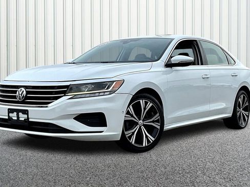 Used 2020 Volkswagen Passat 2.0T SEL FWD image 3