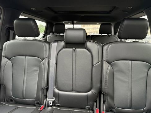 New 2025 Jeep Wagoneer Base w/ Premium Group I image 25