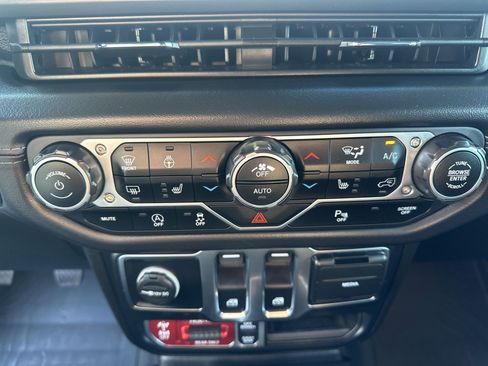 Used 2025 Jeep Wrangler Rubicon image 27
