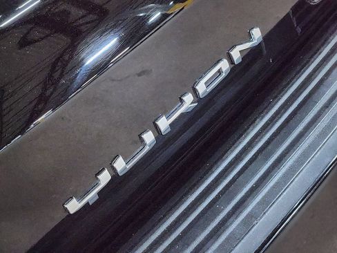 Used 2021 GMC Yukon XL Denali RWD image 25