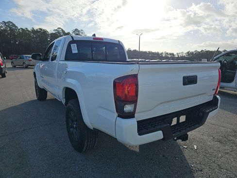 Used 2022 Toyota Tacoma SR5 w/ Technology Package image 8