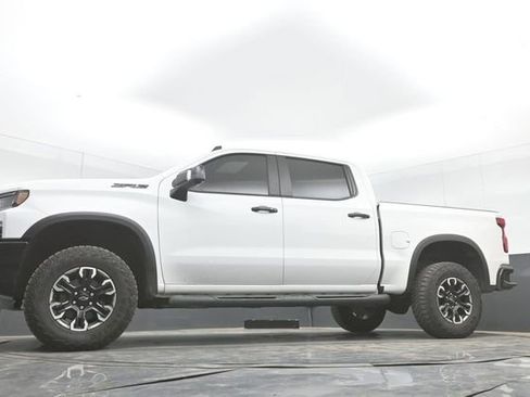 Used 2025 Chevrolet Silverado 1500 ZR2 w/ Technology Package AWD/4WD image 30