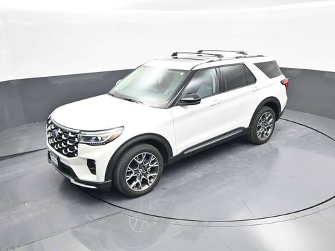 Used 2025 Ford Explorer Platinum w/ Ultimate Package image 57